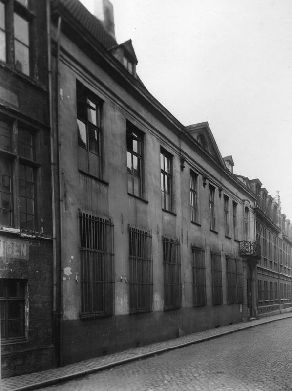 voorm. hotel de Jonghe d'Ardoye, thans "School van O.-L.-Vrouw Visitatie"