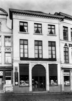 B038137