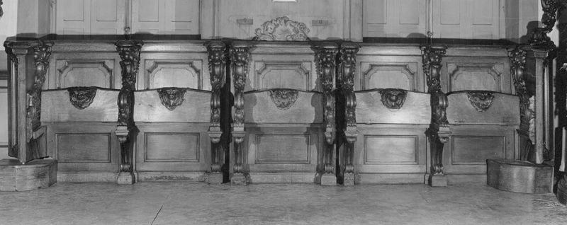 stalles / Musée communal d'Archéologie, d'Art et d'Histoire