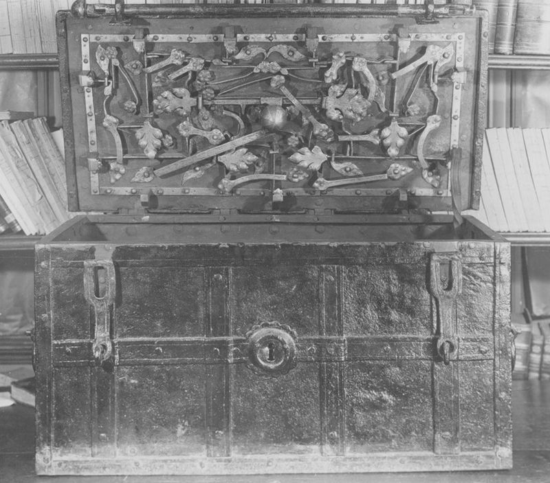 coffre[meuble] / Musée communal d'Archéologie, d'Art et d'Histoire