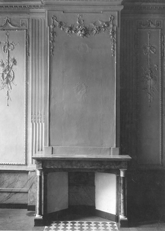 cheminée[élément d'architecture] / Couvent des Soeurs de Sainte-Marie