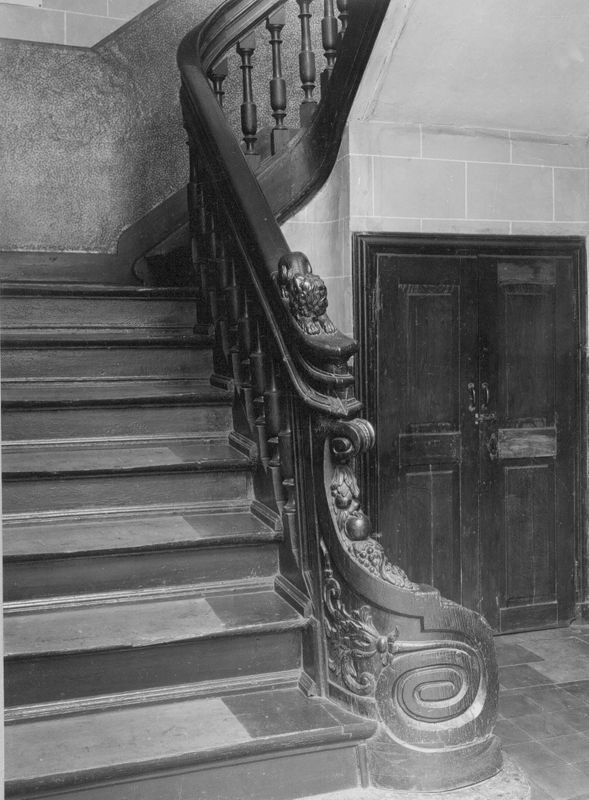 départ d'escalier / Construction[Namur]