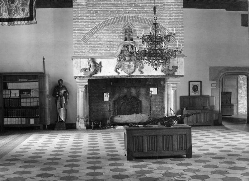 château fort / Château fort et musée d'art[Fondation van der Burch]