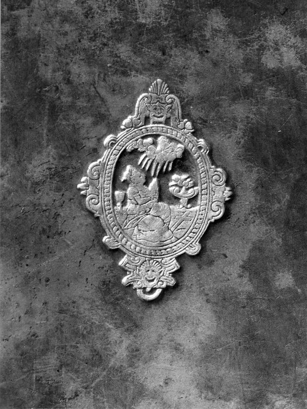 Plat de couverture avec médaillon : Marie-Madeleine dans le désert (?)