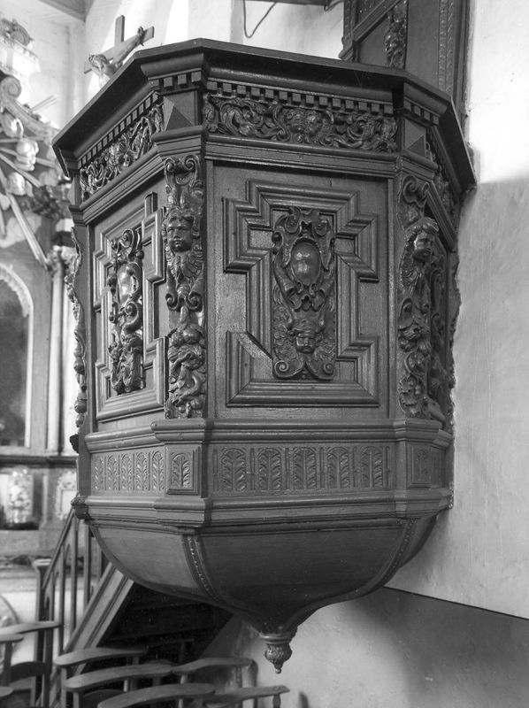 chaire de vérité / Kerk Sint-Gengulphus[Paulatem]