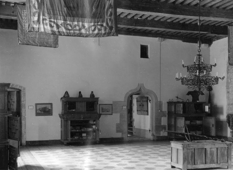 château fort / Château fort et musée d'art[Fondation van der Burch]