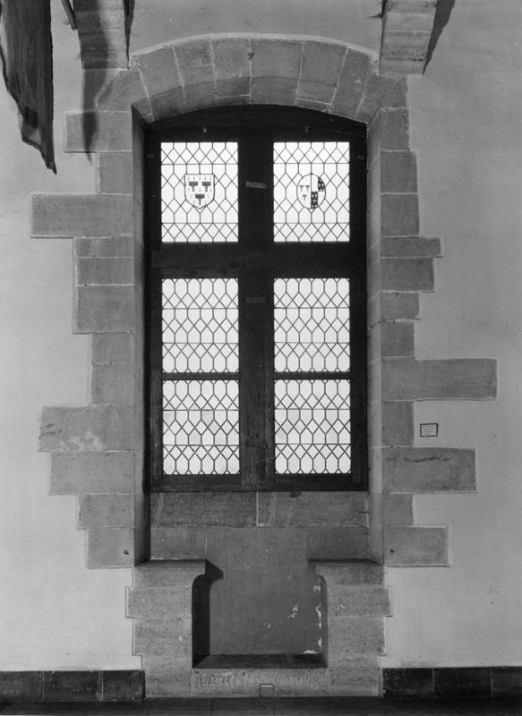 fenêtre[élément d'architecture] / Château fort et musée d'art[Fondation van der Burch]