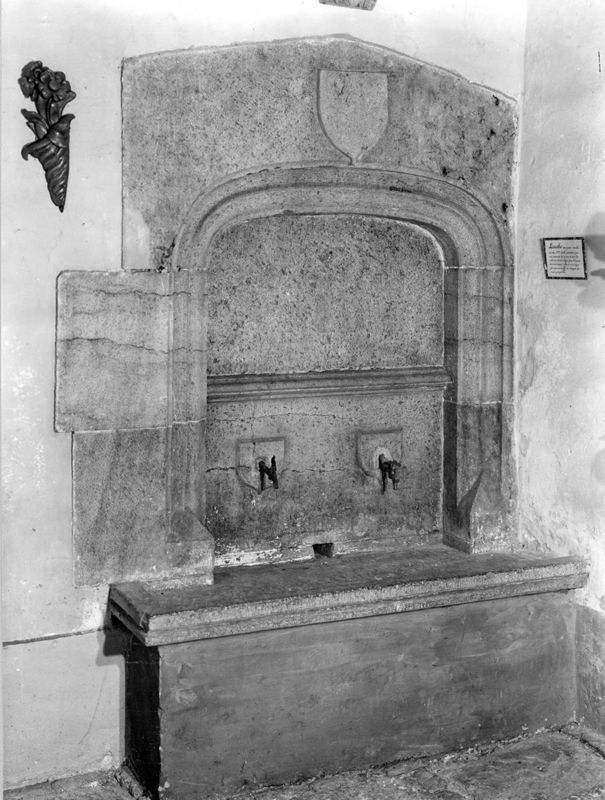 lavabo[sanitaire] / Château fort et musée d'art[Fondation van der Burch]