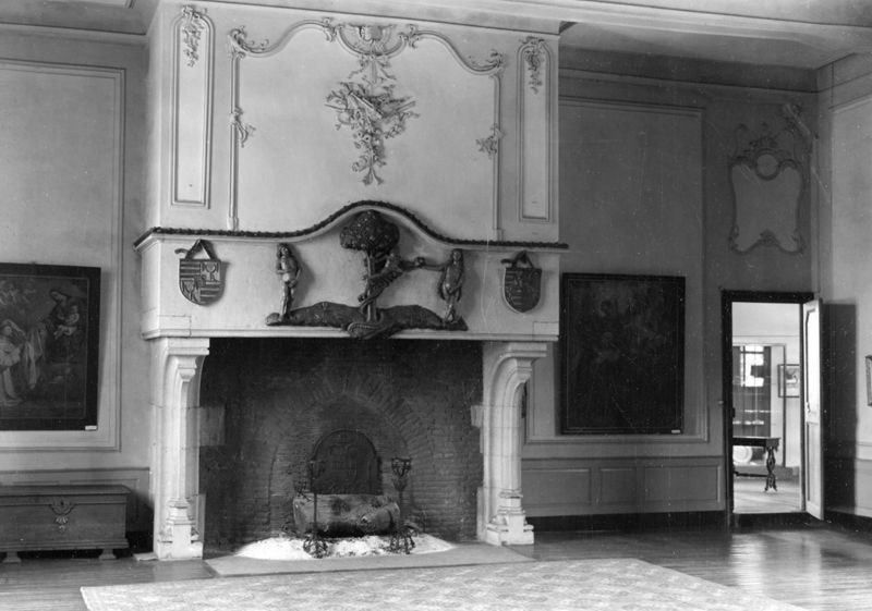 château fort / Château fort et musée d'art[Fondation van der Burch]