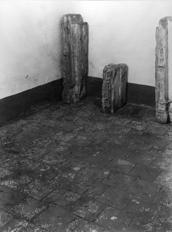 carrelage de sol / Château fort et musée d'art[Fondation van der Burch]