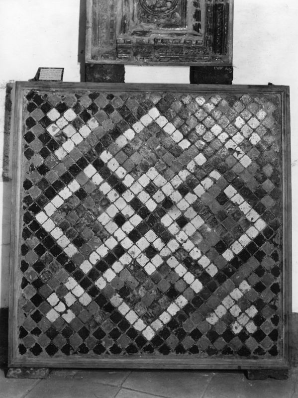 carrelage de sol / Château fort et musée d'art[Fondation van der Burch]