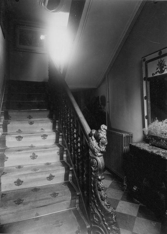 départ d'escalier / Maison de Pierpont