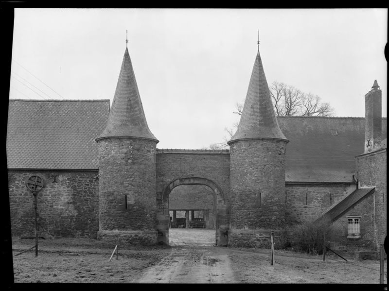 château fort / Château fort et musée d'art[Fondation van der Burch]