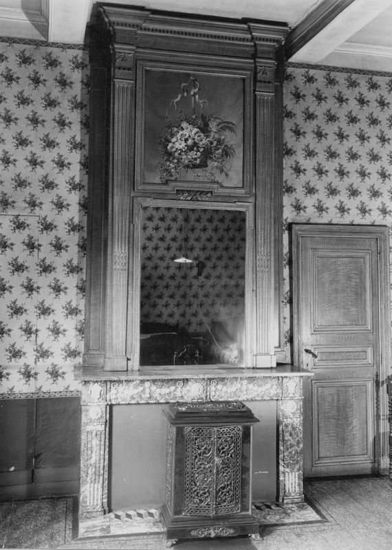cheminée[élément d'architecture] / Hôtel de Zuallart, Namur, rue du Lombard 38