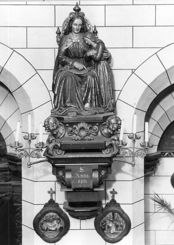 Anna leert Maria lezen