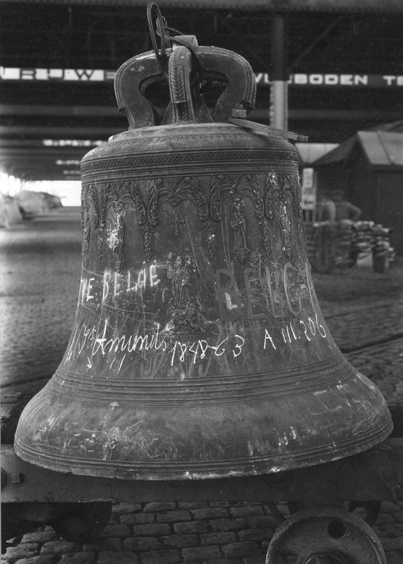 cloche d'église / Kerk Sint-Amandus[Sint-Amands]