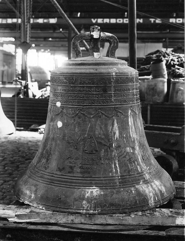 cloche d'église / Kerk Sint-Amandus[Heffen]