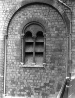 B046377