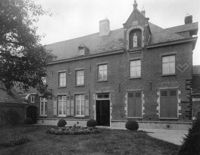 B046811