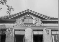B047018