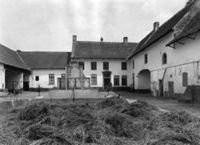 B047157