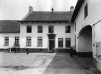 B047158
