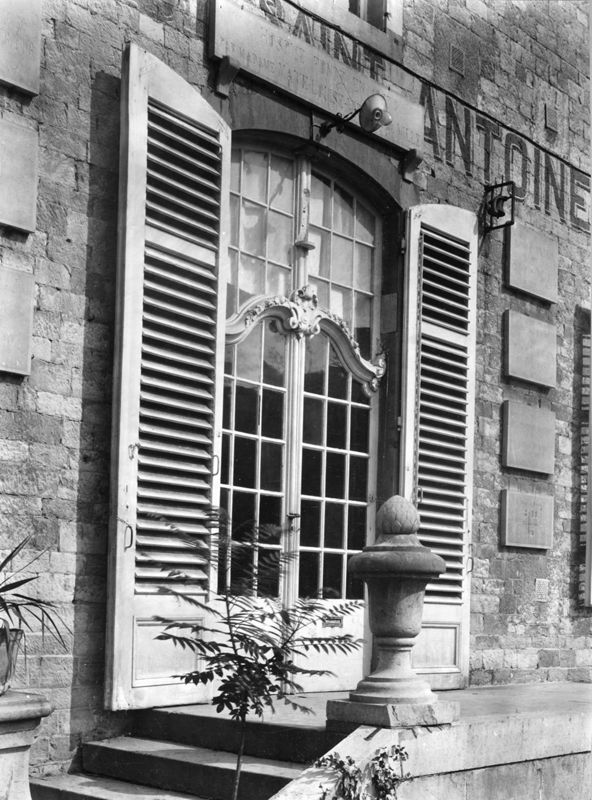 porte-fenêtre / Hospice de Goyet