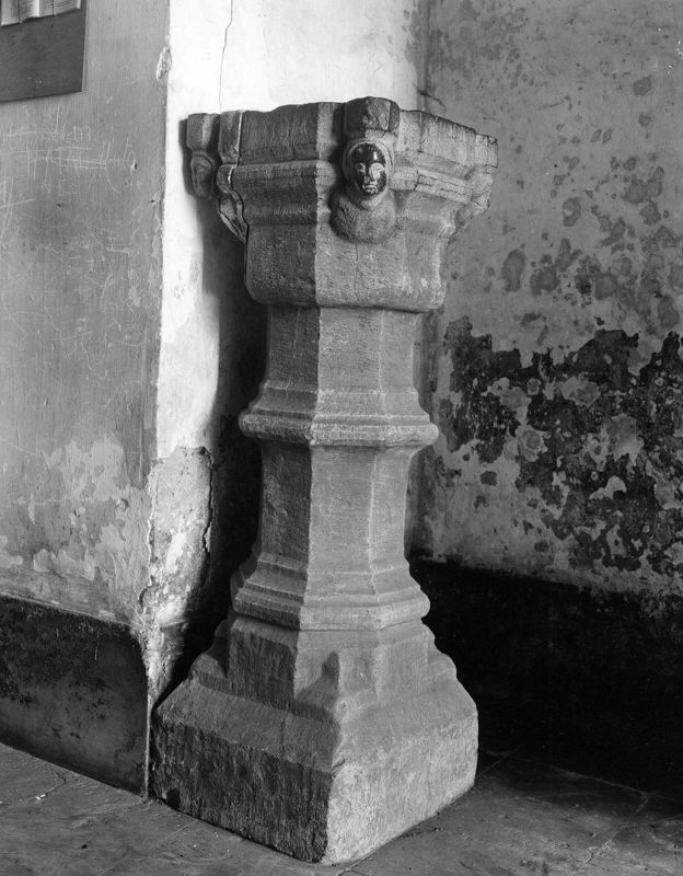 bénitier / Eglise Notre-Dame[Gelbressée]