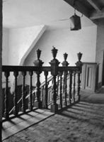 B048256