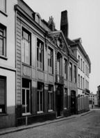 B048270