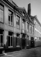 B048271