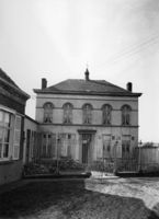 B048381