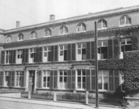 B049053