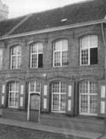 B049055