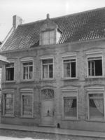 B049058