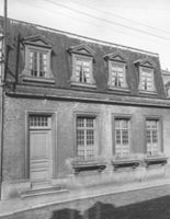 B049060
