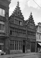 B049686