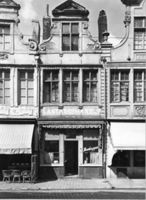 B049688