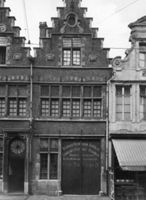 B049689