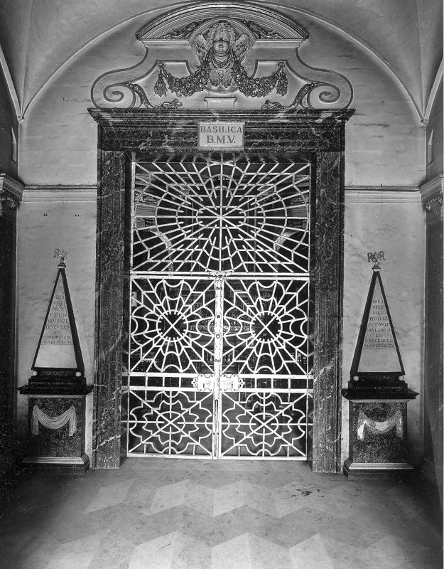 grille[élément d'architecture] / Kerk Onze-Lieve-Vrouw[Scherpenheuvel]