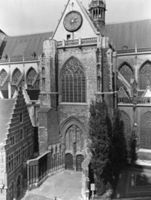 B052032
