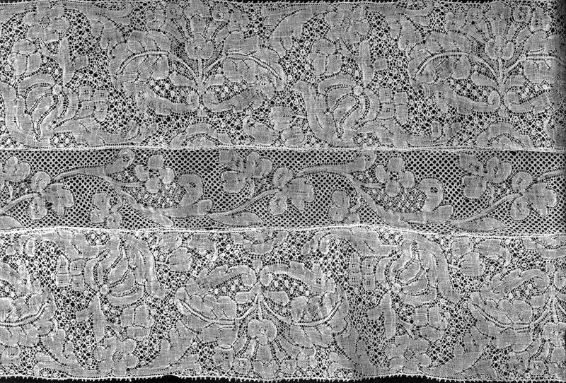textile[fragment] / Kerk Sint-Sulpitius en Dionysius[Diest]
