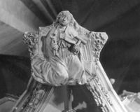B057589