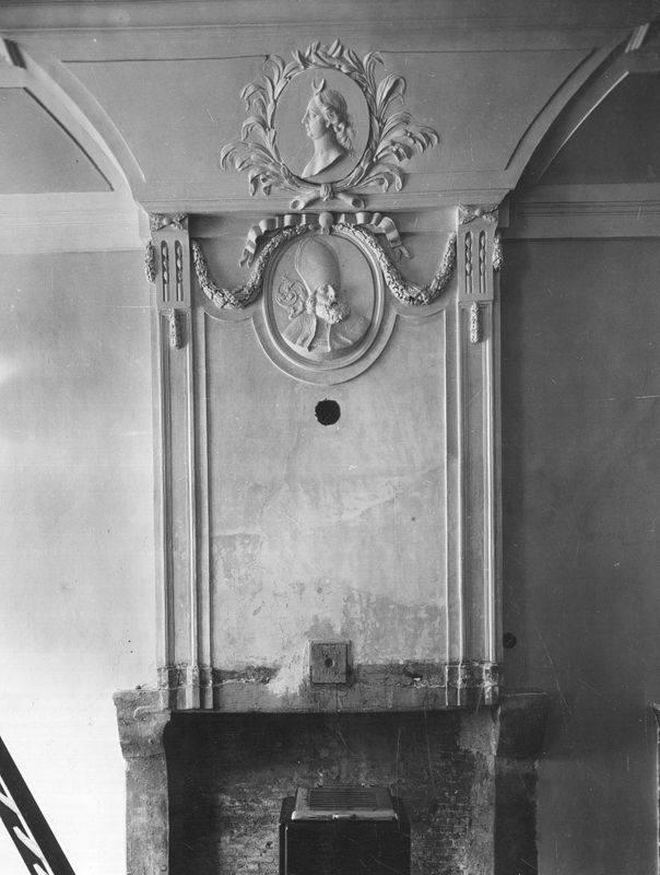 cheminée[élément d'architecture] / Vleeshuis