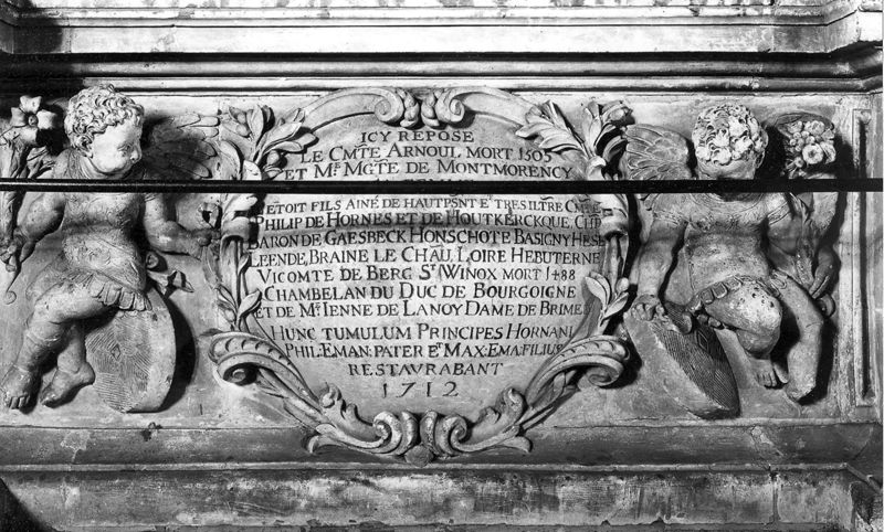 Grafmonument van Arnoul de Hornes en zijn echtgenote