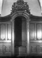 B058630