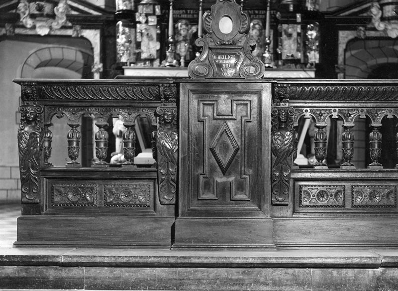 banc de communion / Kerk Heilig Kruisverheffing[Zwijndrecht]