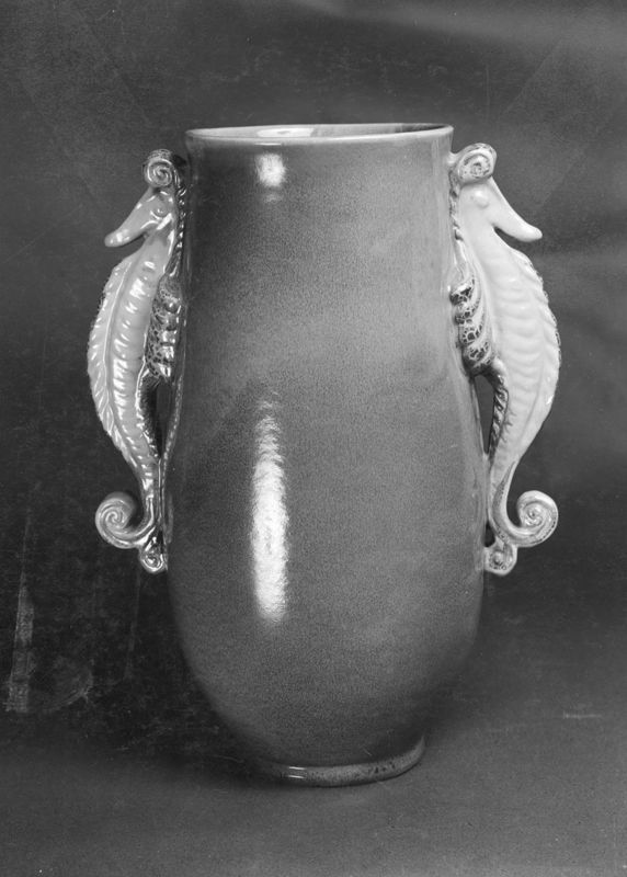 vase décoratif / Koninklijke Vlaamse Academie voor Taal- en Letterkunde