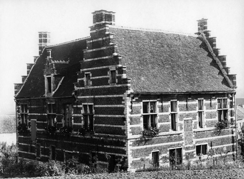 Wijnpershuis van de Sint-Geertruiabdij (oude Provinciale School voor moes- en tuinbouw)