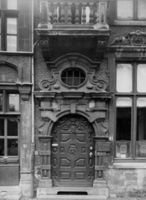 B073821